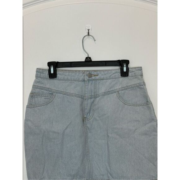 Superdown Light wash Denim Mini Skirt Size Large - Picture 2 of 5